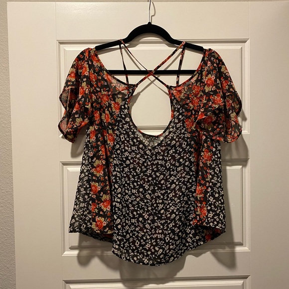 Patterned flowy top - Picture 3 of 4